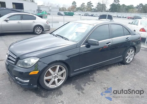 2014 Mercedes-Benz C 300 Sport 4Matic z USA, uszkodzony, nr VIN WDDGF8AB3EA922202